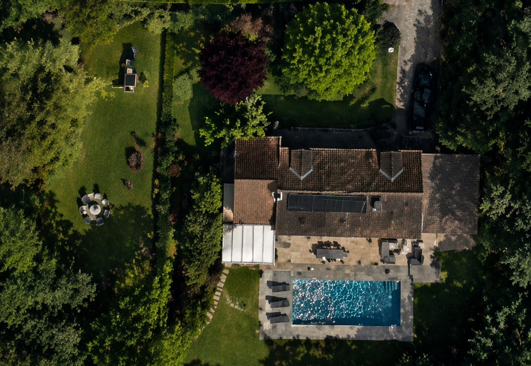 Uw villa met privézwembad omgeven door weelderig groen